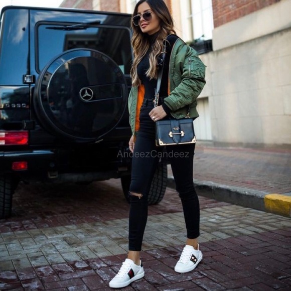 UGG Women’s Frances Oversized Bomber - Picture 4 of 16